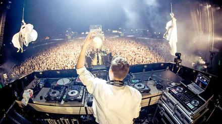 Felix Jaehn gehört zu einer seltenen Spezies: Ein DJ, der tanzt.
