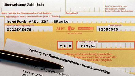 Derzeit beträgt der monatliche Rundfunkbeitrag 17,50 Euro pro Haushalt. Kommt die ARD-Anmeldung durch, wird es dabei nicht bleiben.