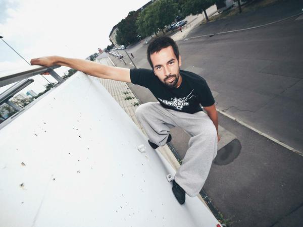 Abgekürzt. Ben Scheffler nimmt gerne den direkten Weg. Mauern sind kein Hindernis für „Traceure“, wie sich Parkour-Sportler untereinander nennen.