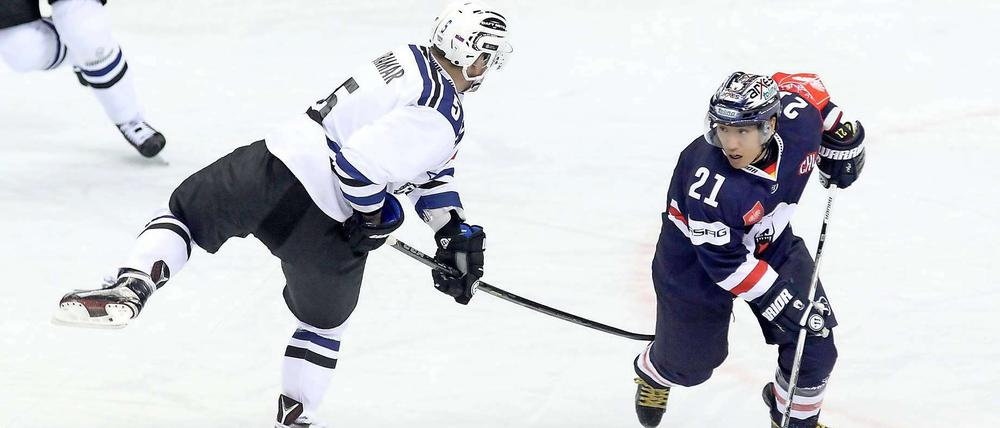 Shuhei Kujis (r.) große Stärke ist die Schnelligkeit. Körperlich muss der Japaner noch zulegen, wenn er sich bei den Eisbären durchsetzen will.