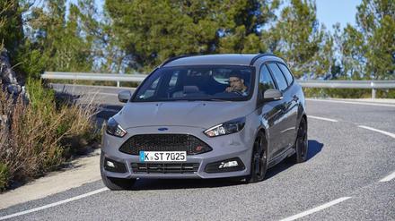 Der neue Ford Focus ST - erstmals auch als Diesel. Die jüngste Generation hat außerdem mehr Assistenzsysteme und ein neu abgestimmtes Fahrwerk.