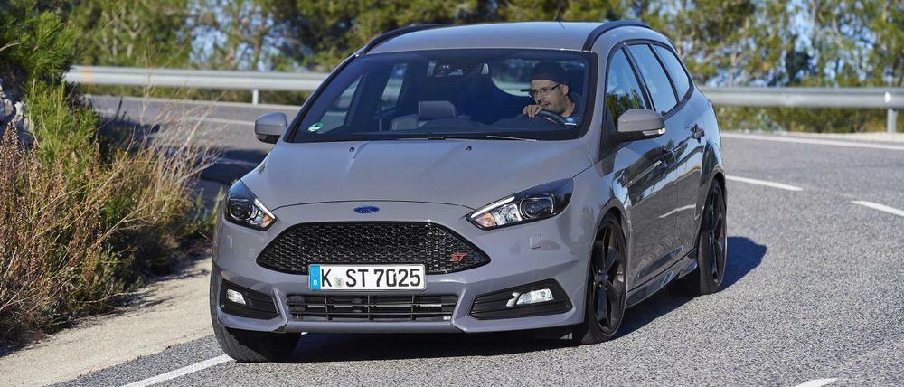 Der neue Ford Focus ST - erstmals auch als Diesel. Die jüngste Generation hat außerdem mehr Assistenzsysteme und ein neu abgestimmtes Fahrwerk.