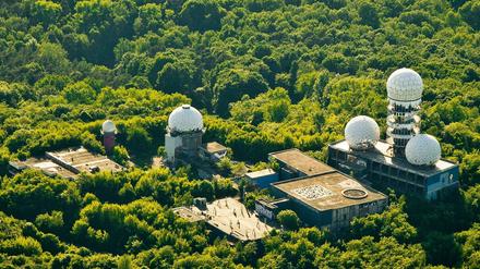 Das Tauziehen um den Teufelsberg geht weiter, während die einstige Spionageanlage „Field Station Berlin“ immer mehr verfällt.