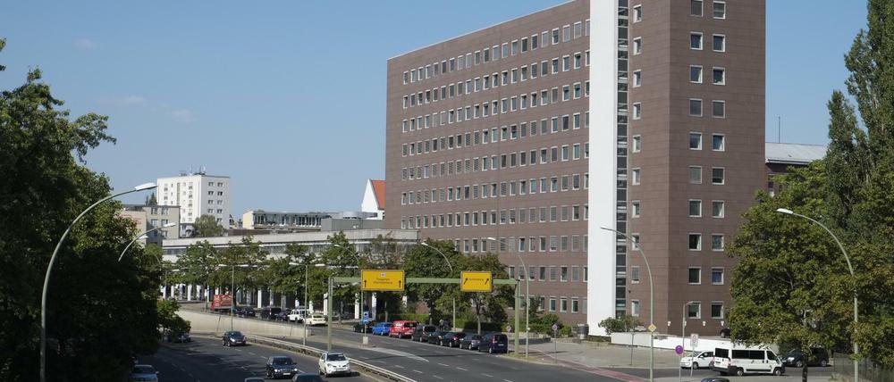 Das Gebäude der ehemaligen Landesbank Berlin (LBB) in der Bundesallee soll zur Erstaufnahmestelle werden.