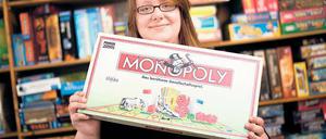 Ita Hoffmann aus Berlin spielt seit zehn Jahren Monopoly – am liebsten mit Freunden oder der Familie. Die erste Deutsche Meisterin besitzt vier verschiedene Spielbretter, darunter die Schokoladen-Edition.