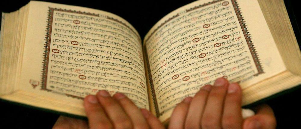 Im Koran sind Finanzspekulationen und Zinsen verboten. Korankonforme Anlagen spielen deswegen weltweit noch eine geringe Bedeutung.