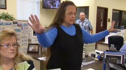 Kim Davis verweigerte zwei homosexuellen Paaren am Dienstag die Trauung. Auch von der Entscheidung des Obersten Gerichtshof lässt sie sich nicht beirren.  