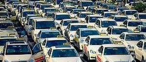 Wohin soll's gehen? Effizienzdruck, digitale Vernetzung und Carsharingfirmen setzen dem Taxigewerbe zu.