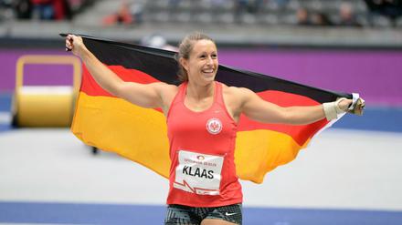 Die deutsche Hammerwerferin Kathrin Klaas freut sich über den ersten Platz. 