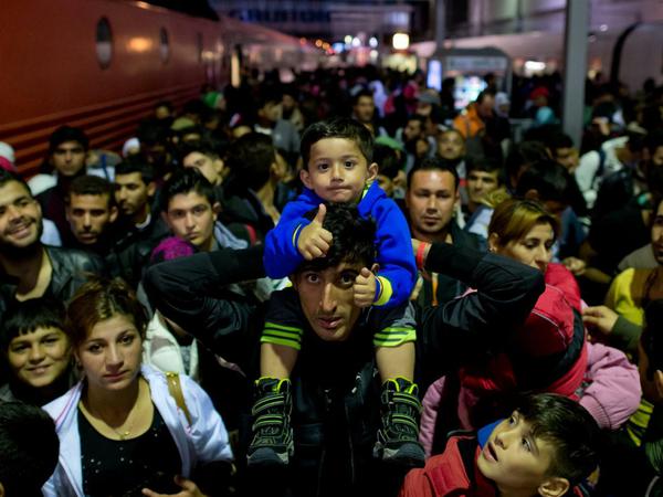 Am Sonntag waren es 13.000, am Montag werden 10.000 Flüchtlinge in München erwartet.
