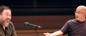 Befragter und Fragender. Ai Weiwei (links) und Liao Yiwu in der Philharmonie. 