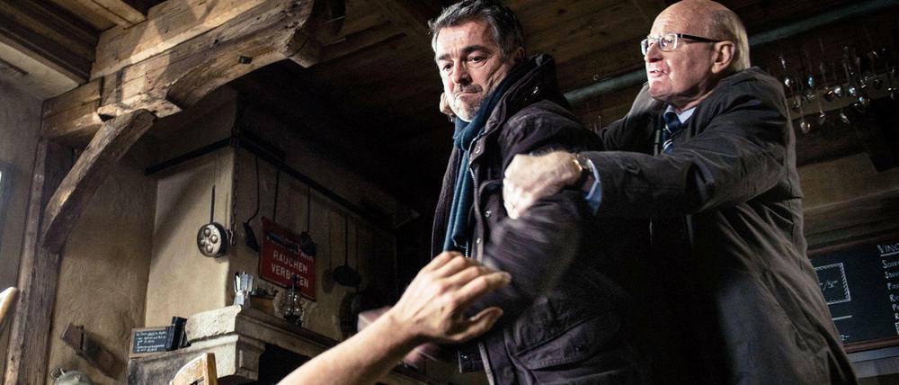 Kommissar Reto Flückiger (Stefan Gubser. Mitte) schlägt auch bei der Quote zu.