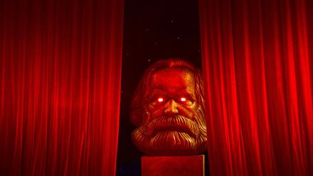 Der Vorhang zu und alle Fragen offen. Die digitale Welt bräuchte einen wie Karl Marx, der die Zusammenhänge erklären könnte.