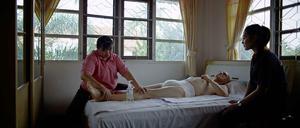 Schweizer Rentner in einem thailändischen Altenheim in "I Want to See the Manager".
