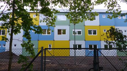 Um das äußere Erscheinungsbild dezent farbenfroh und freundlich wirken zu lassen, wurden Pastellfarben in blau, grün und gelb benutzt
