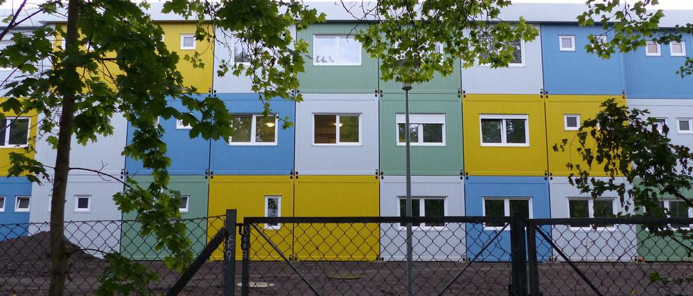 Um das äußere Erscheinungsbild dezent farbenfroh und freundlich wirken zu lassen, wurden Pastellfarben in blau, grün und gelb benutzt