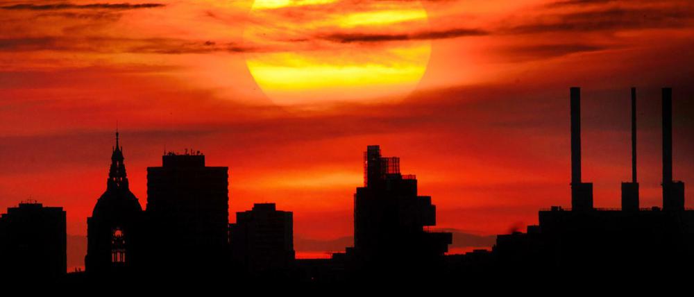 Sonnenuntergang in Hannover. Deutschland schneidet bei der Bertelsmann-Nachhaltigkeitsstudie gut ab. Aber beim Umweltschutz gibt es Nachholbedarf.