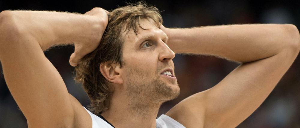 Dirk Nowitzki und die deutschen Basketballer stehen nach der Niederlage gegen die Türkei unter Druck.