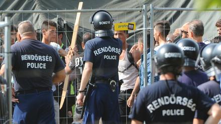 Der Umgang der Ungarn mit den Flüchtlingen - wie hier in Rözke - hat viel internationale Kritik hervorgerufen.