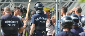 Der Umgang der Ungarn mit den Flüchtlingen - wie hier in Rözke - hat viel internationale Kritik hervorgerufen.