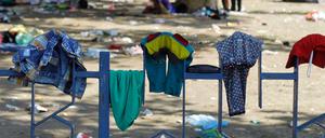 Wäsche von Flüchtlingen trocknet in der serbischen Hauptstadt Belgrad. Flüchtlinge vom Balkan kommen nicht mehr so zahlreich nach Deutschland.
