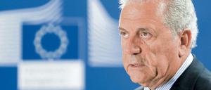 EU-Kommissar Dimitris Avramopoulos betreut das derzeit wichtigste Thema in Europa – aus der zweiten Reihe.