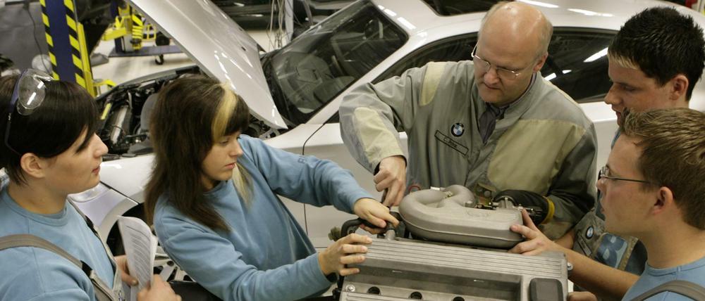 Auszubildende im BMW-Werk.