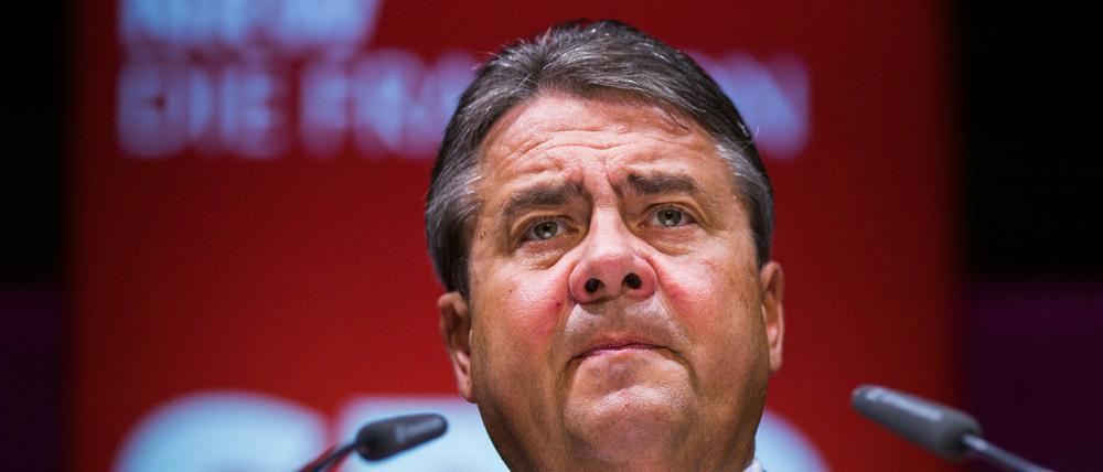Im Zentrum der Kritik. SPD-Chef Sigmar Gabriel will seine Partei stärker in der politischen Mitte verorten – und provoziert damit Widerstand.
