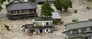 Überflutungen in der japanischen Stadt Joso am Donnerstag. 