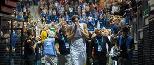 Deutsches Aus in voller Halle: Die deutschen Basketballer um Dirk Nowitzki sind bei der Basketball-EM bereits in der Vorrunde ausgeschieden.
