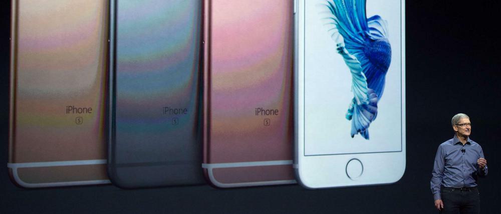 Apple-Chef Tim Cook präsentierte in San Francisco die neuen iPhones 6S und 6S Plus. Sie gibt es nun auch im Farbton Roségold.