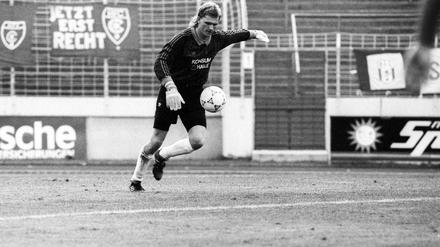 Heute ist Jens Adler, 50, Torwarttrainer beim Halleschen FC.