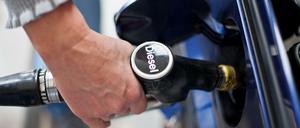 In diesem Jahr geben insbesondere Autofahrer deutlich weniger Geld für Energie aus als noch 2014.