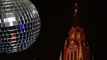 Party und Kirche - passt das zusammen? "Religion of Bass" wagt den Versuch.