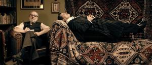 Siegmund Freud (Karl Fischer) und sein adeliger Vampir-Patient (Tobias Moretti).