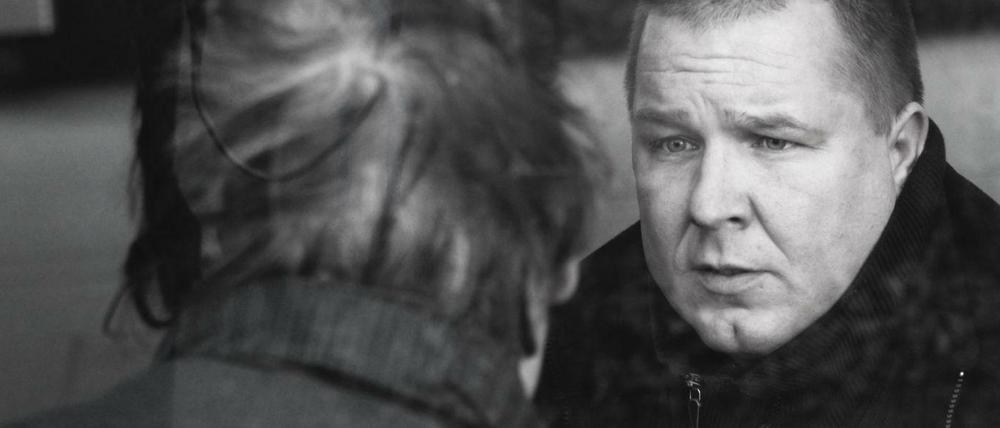 Bernadette Hatlapa (1953-2015): Die Frau im Vordergrund. Der ihr Zugewandte ist Ralf Sponholz, Einzelfallhelfer von der Berliner Stadtmission.