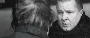 Bernadette Hatlapa (1953-2015): Die Frau im Vordergrund. Der ihr Zugewandte ist Ralf Sponholz, Einzelfallhelfer von der Berliner Stadtmission.