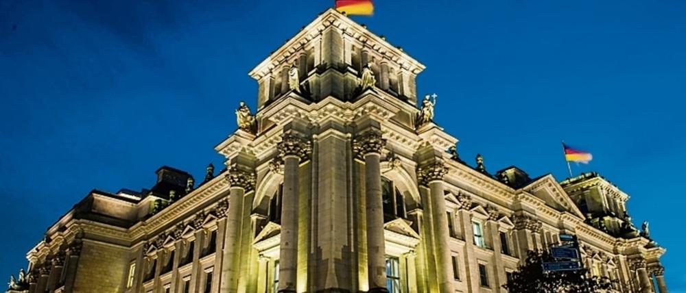 Christo muss mal wieder warten. Der Reichstag muss erst brandschutztechnisch überprüft werden.