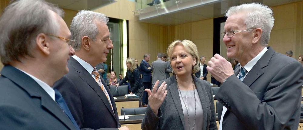 Kompromiss am Abend? Reiner Haseloff (Sachsen-Anhalt), Stanislaw Tillich (Sachsen), Hannelore Kraft (NRW), Winfried Kretschmann (Baden-Württemberg).