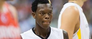 Deutschlands Dennis Schröder konzentriert sich vor einem Freiwurf.