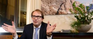 Alexander Dobrindt, Bundesminister für Verkehr und digitale Infrastruktur, will schneller werden. Beim privaten Surfen und beim Ausbau des Internets überhaupt. 