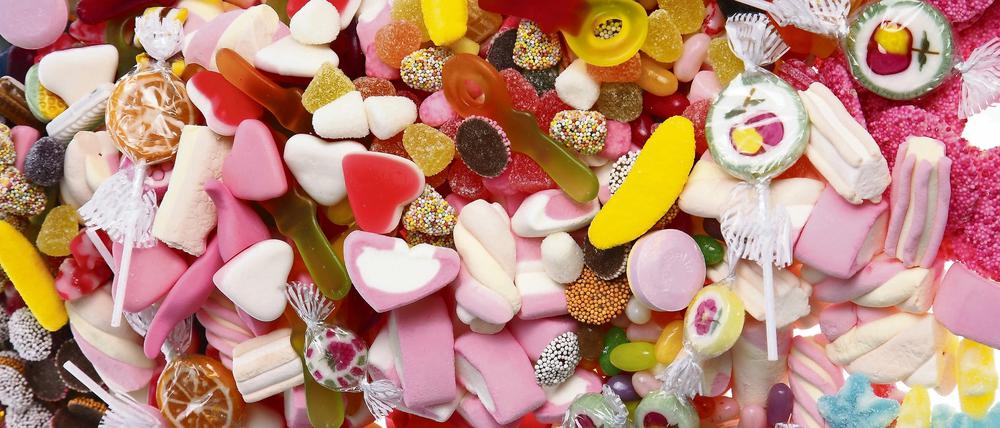 Süßes oder Saures? Kinder essen zu viel Ungesundes, sagen Experten.