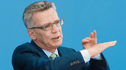 Bundesminister des Innern: Der CDU-Politiker Thomas de Maizière (61) ist seit Dezember 2013 im Amt.