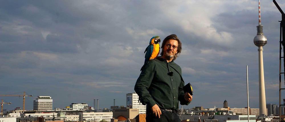 Olafur Eliasson auf dem Dach seines Studios in Berlin.