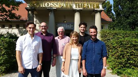 Das Ensemble des Jungen Schlosspark Theaters, hier die BEsetzung des Premierenstücks "La Mirandolina". Die insgesamt 20 Darstellern sind zwischen 14 und 32 Jahren jung