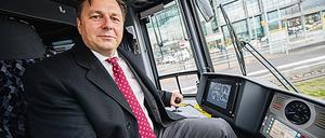 Kurs auf mehr Neubauten nimmt Andreas Geisel, hier bei der Einweihung der neuen Straßenbahnlinie am Hauptbahnhof.