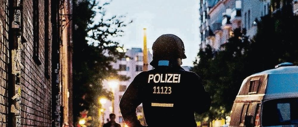 Randalenacht in der Rigaer Straße in Friedrichshain. 