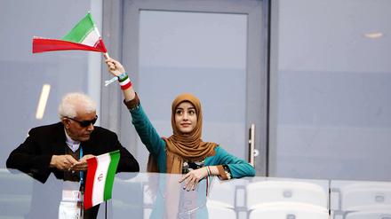 Nicht alle dürfen mitspielen. Iranische Fans bei der Fußball-WM 2014.