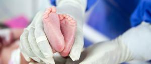 In den ersten 28 Tagen nach der Geburt ist das Sterberisiko für Kinder besonders hoch. Spezialisierte Zentren für Neugeborene, wie das Tangail Medical College Hospital in Bangladesh, kämpfen dagegen an.