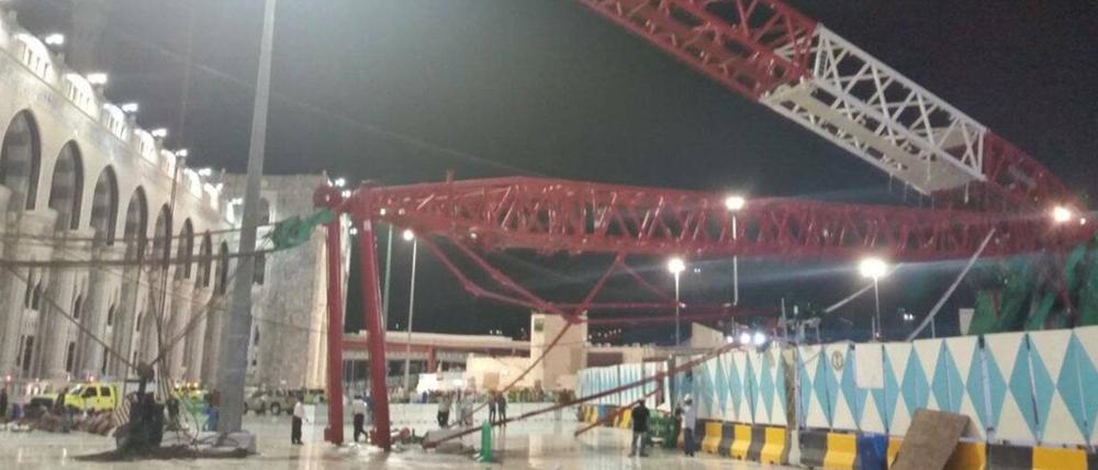 Der umgestürzte Kran in Mekka, Saudi-Arabien. Bei dem Unglück kamen mehr als 100 Menschen ums Leben. Bebaut wurde der Kran in Deutschland. 